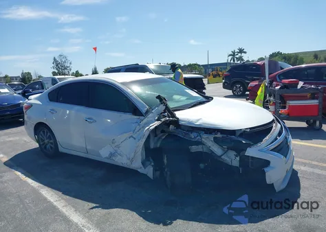 2015 Nissan Altima 2.5 S z USA, uszkodzony, nr VIN 1N4AL3AP8FC212909